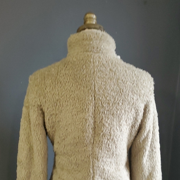 Patagonia Women's Soft Cream Teddy Jacket - Picture 6 of 15